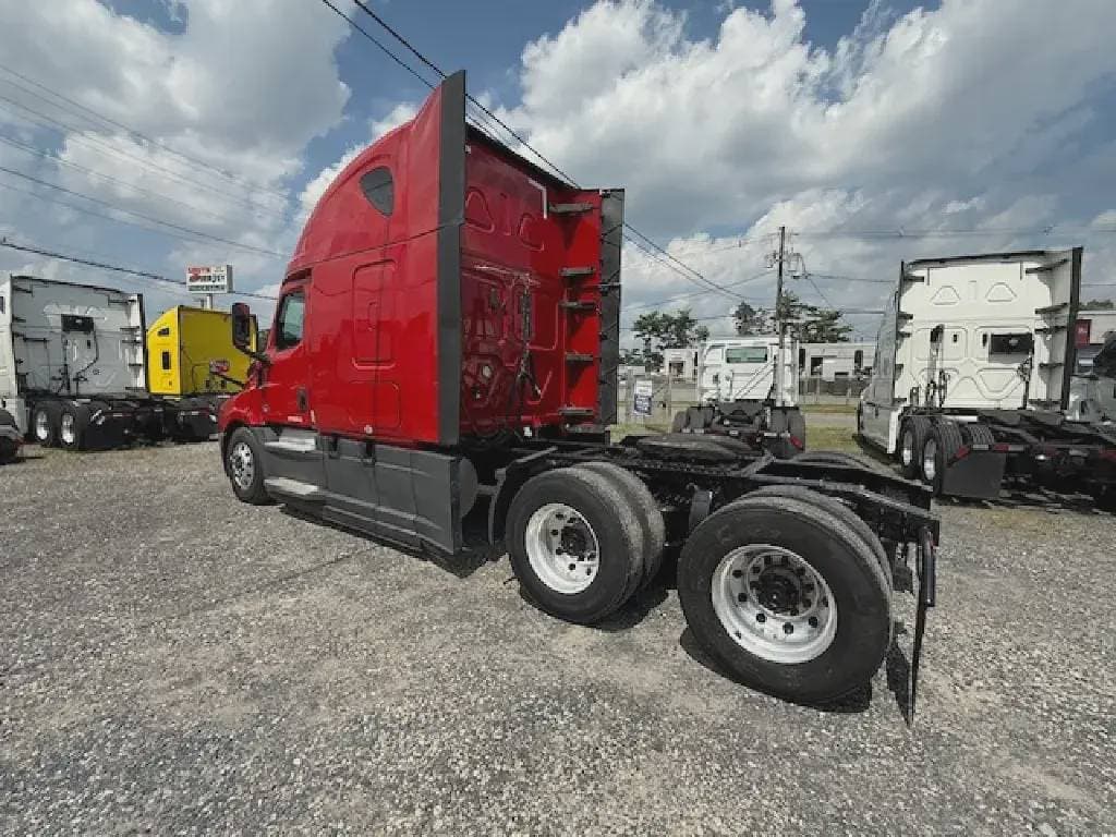 Used 2020 FREIGHTLINER Conventional - Sleeper Truck image 3