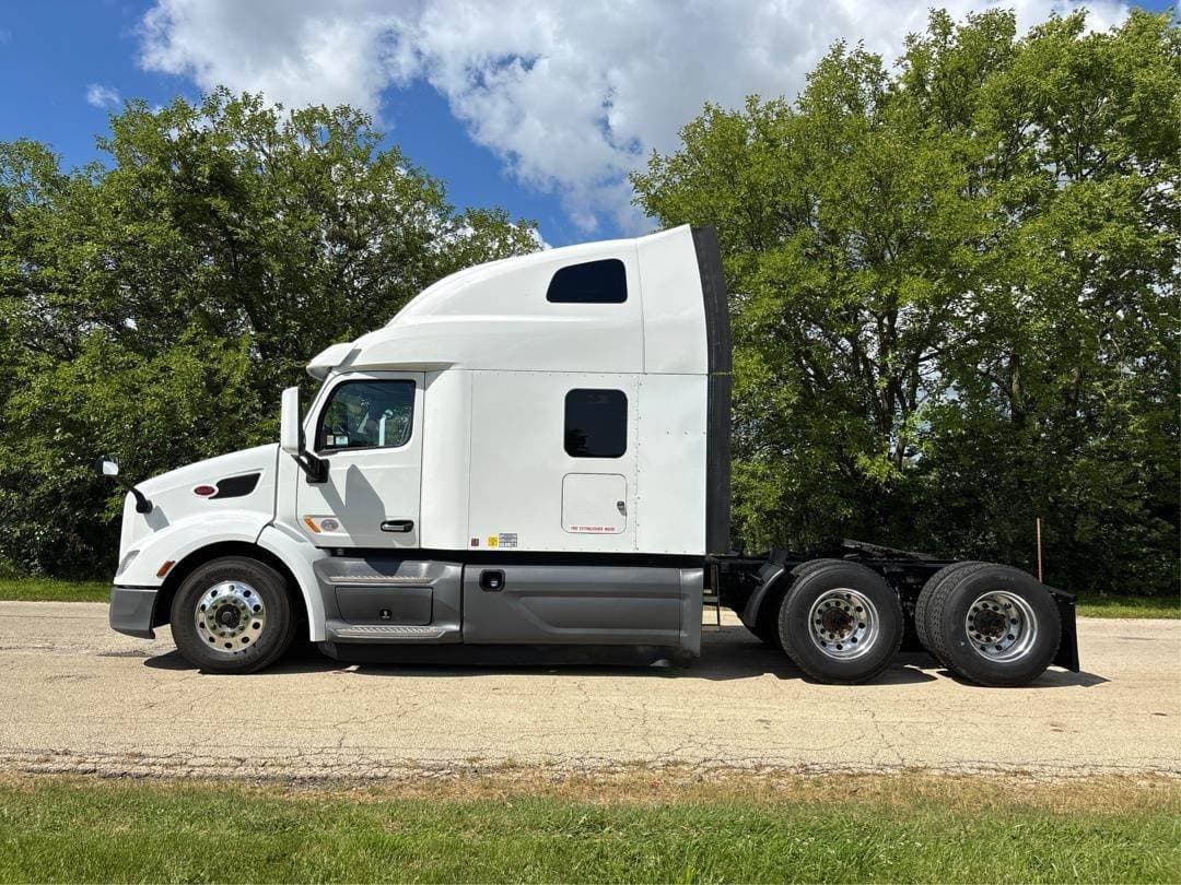 2021 Peterbilt 579 image 3