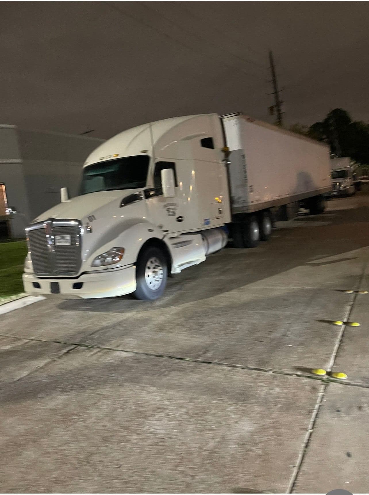 2015 Kenworth T680 image 1