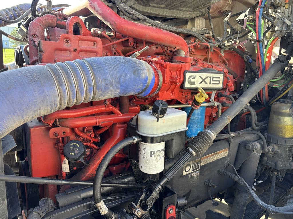 Used 2024 PETERBILT 579 image 2