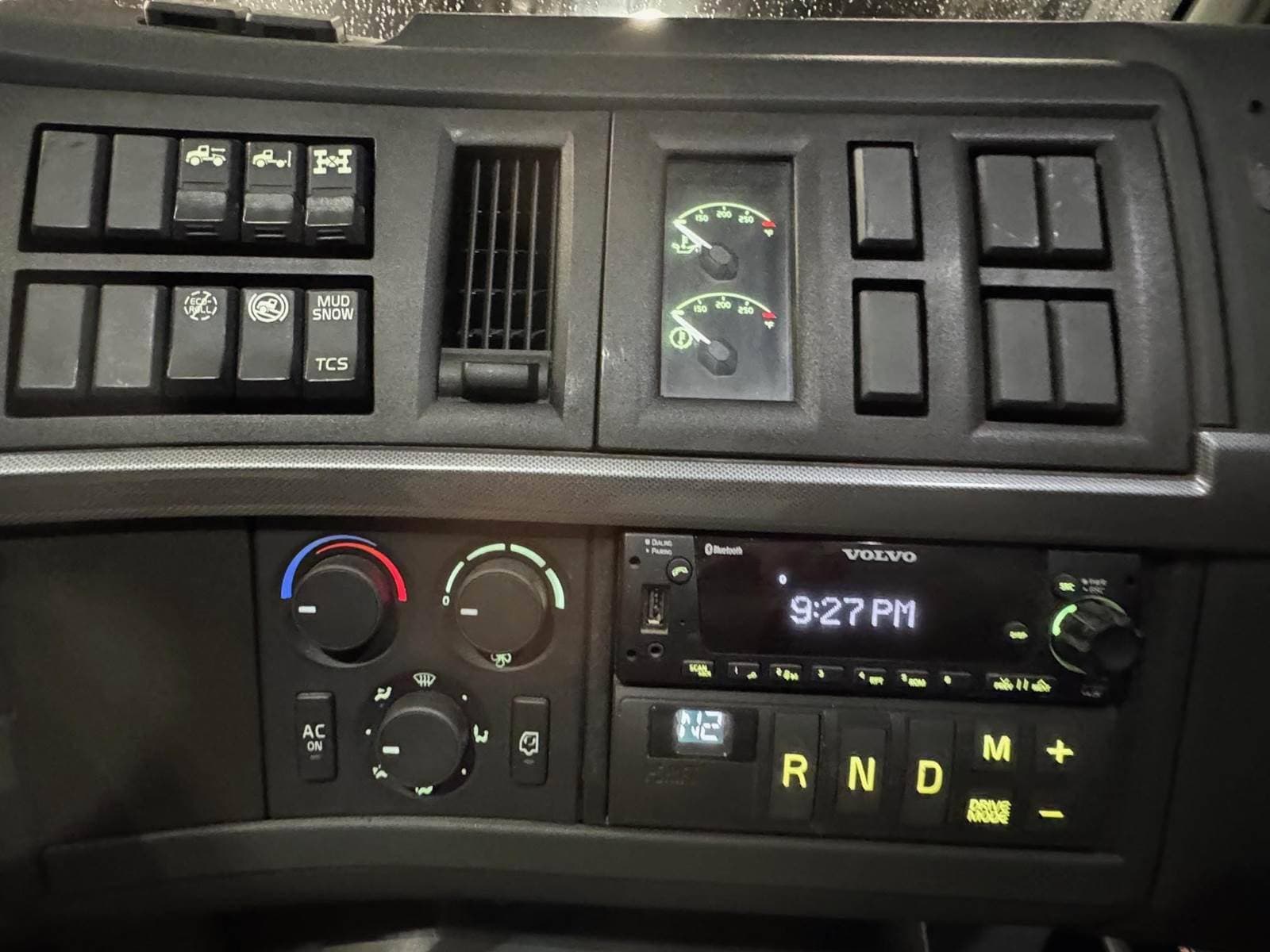 2023 Volvo VNL image 13