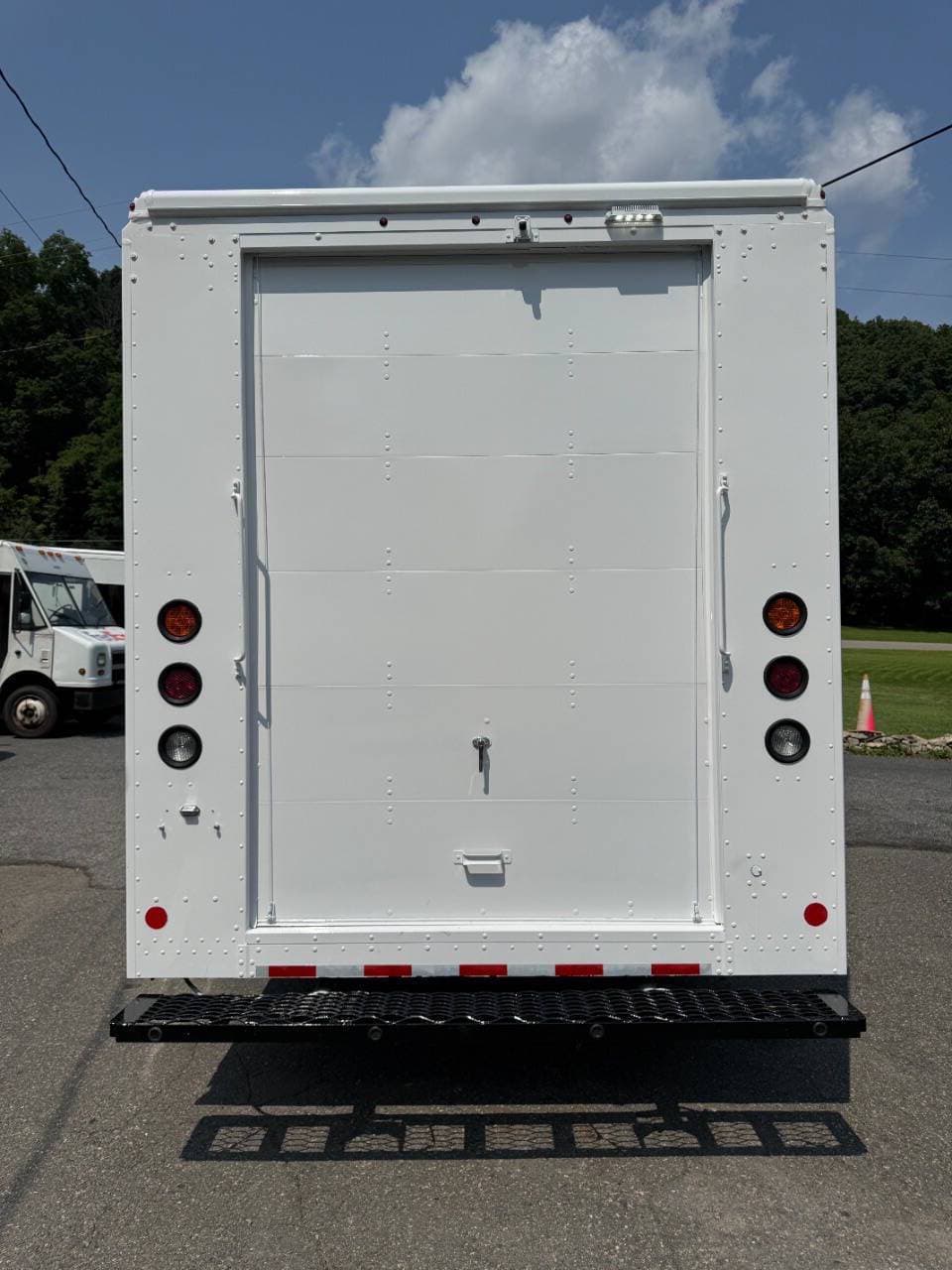 2020 Ford Stripped Chassis image 5