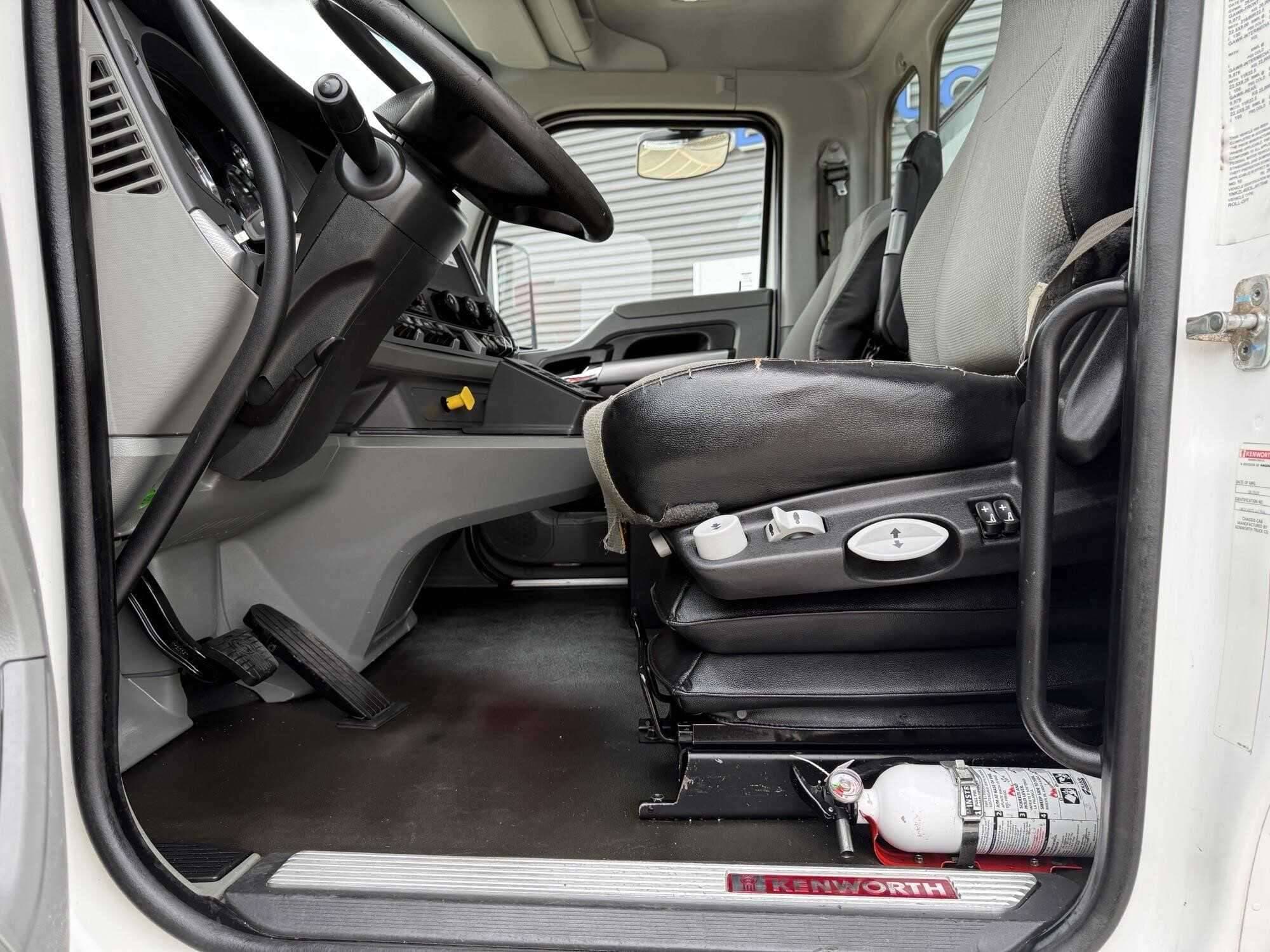 2020 Kenworth T880 image 8