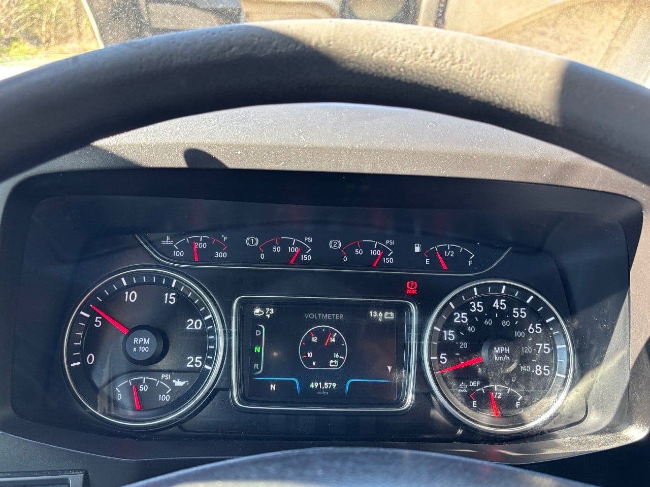 2018 International LT625 image 20