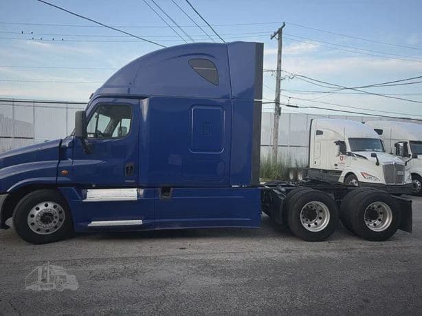 2018 Freightliner Cascadia image 2
