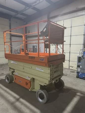2015 JLG 3246ES image 5