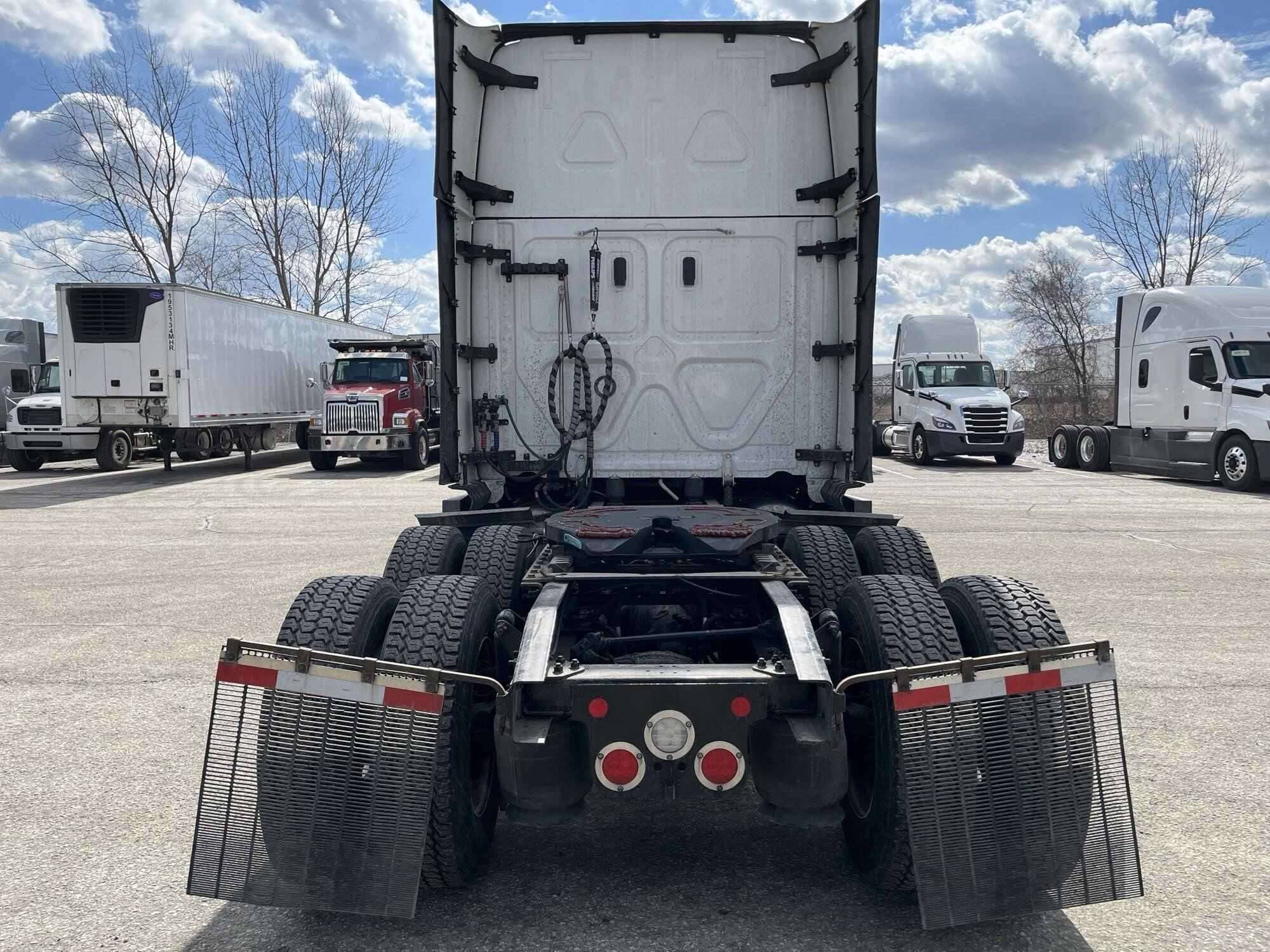 Used 2023 FREIGHTLINER CASCADIA 126 Conventional - Sleeper Truck in Indianapolis, IN image 4