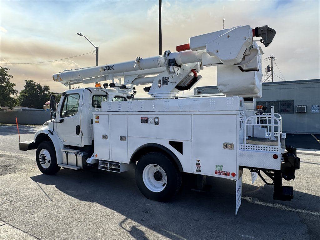 2015 Freightliner M2 106 image 9