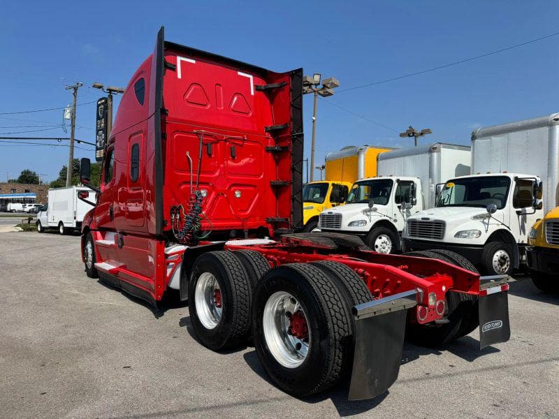2023 Freightliner Cascadia image 5