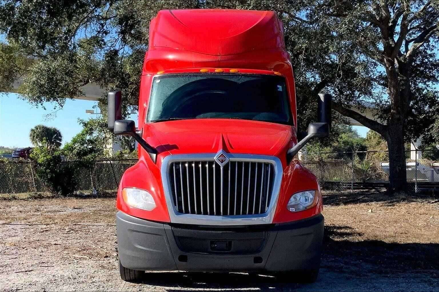 2021 International LT625 image 2