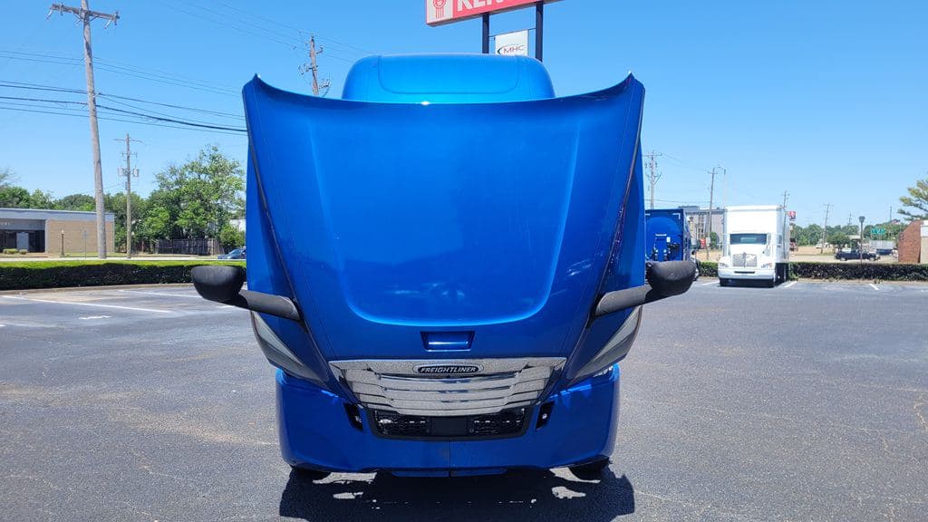 Used 2022 FREIGHTLINER PT126064ST image 17