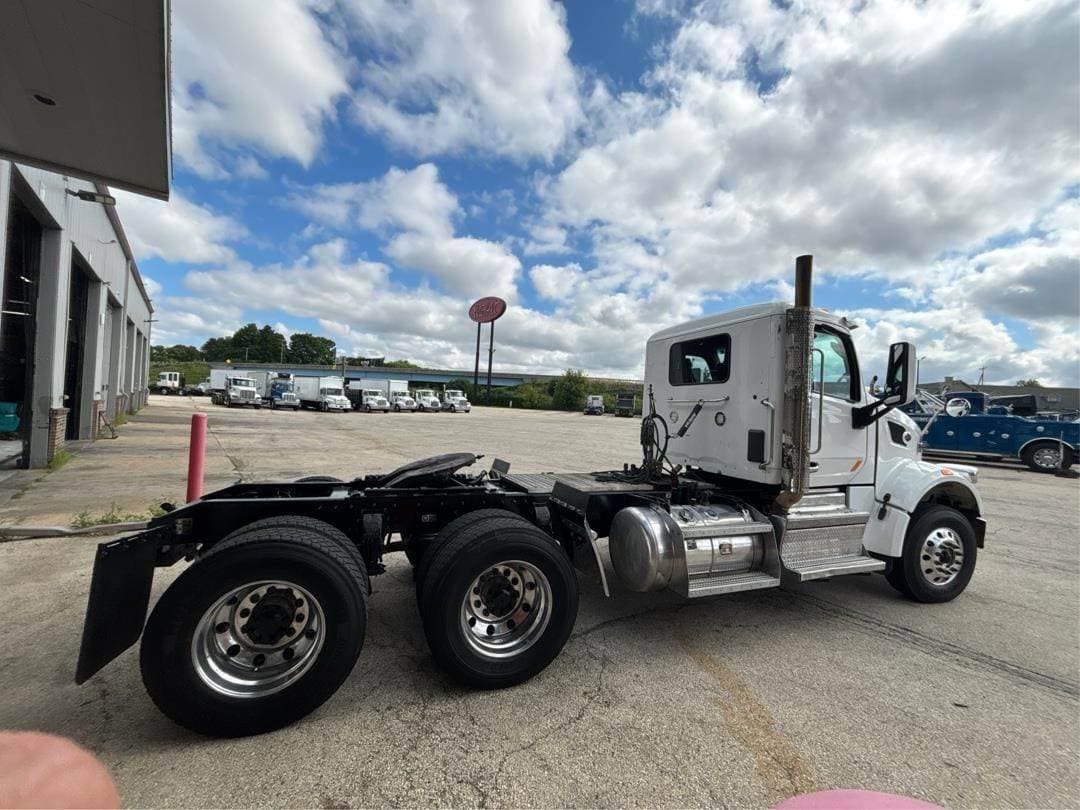 2020 Peterbilt 567 image 7
