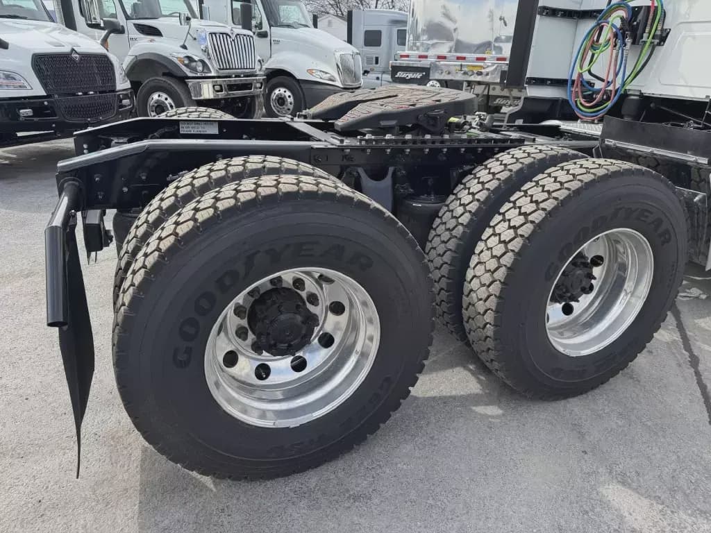 New 2025 INTERNATIONAL Conventional - Sleeper Truck image 11