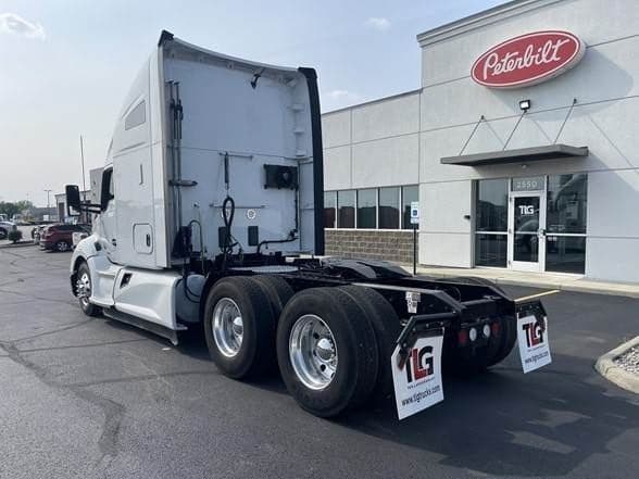 2021 Kenworth T680 image 3