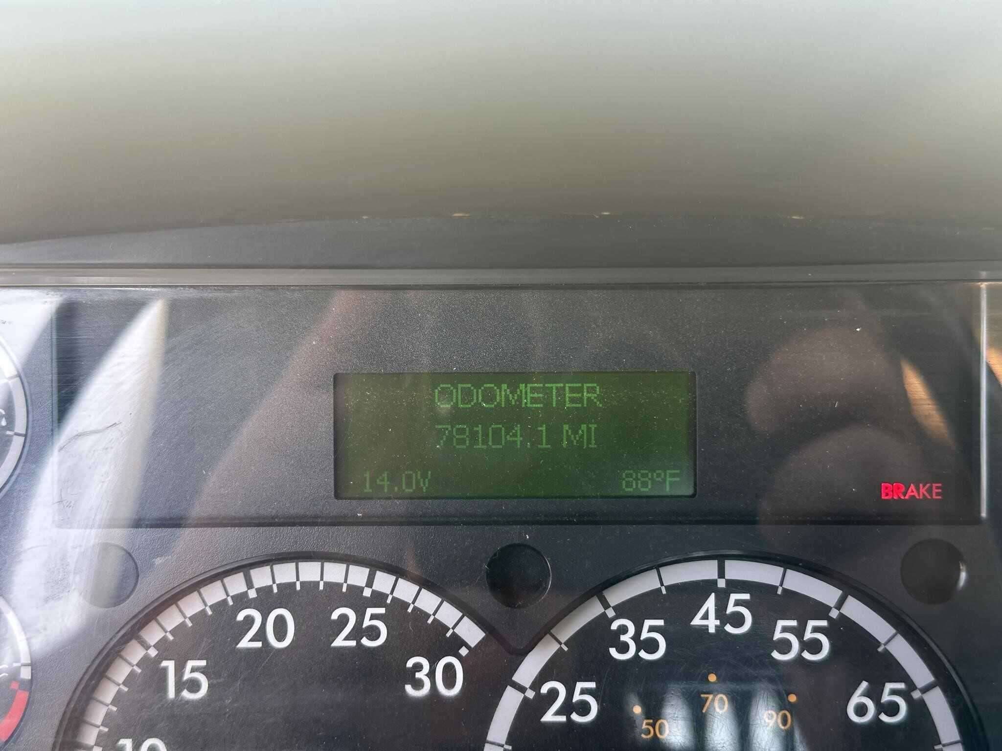 2017 Freightliner M2 image 9