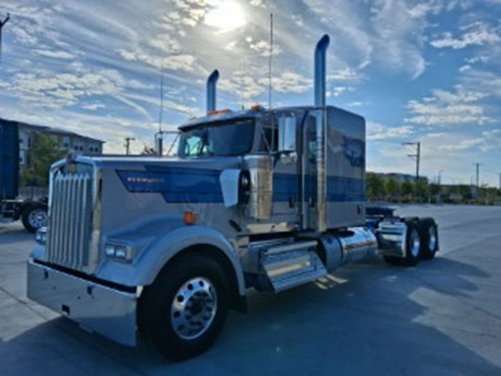 New 2027 KENWORTH W900L image 2