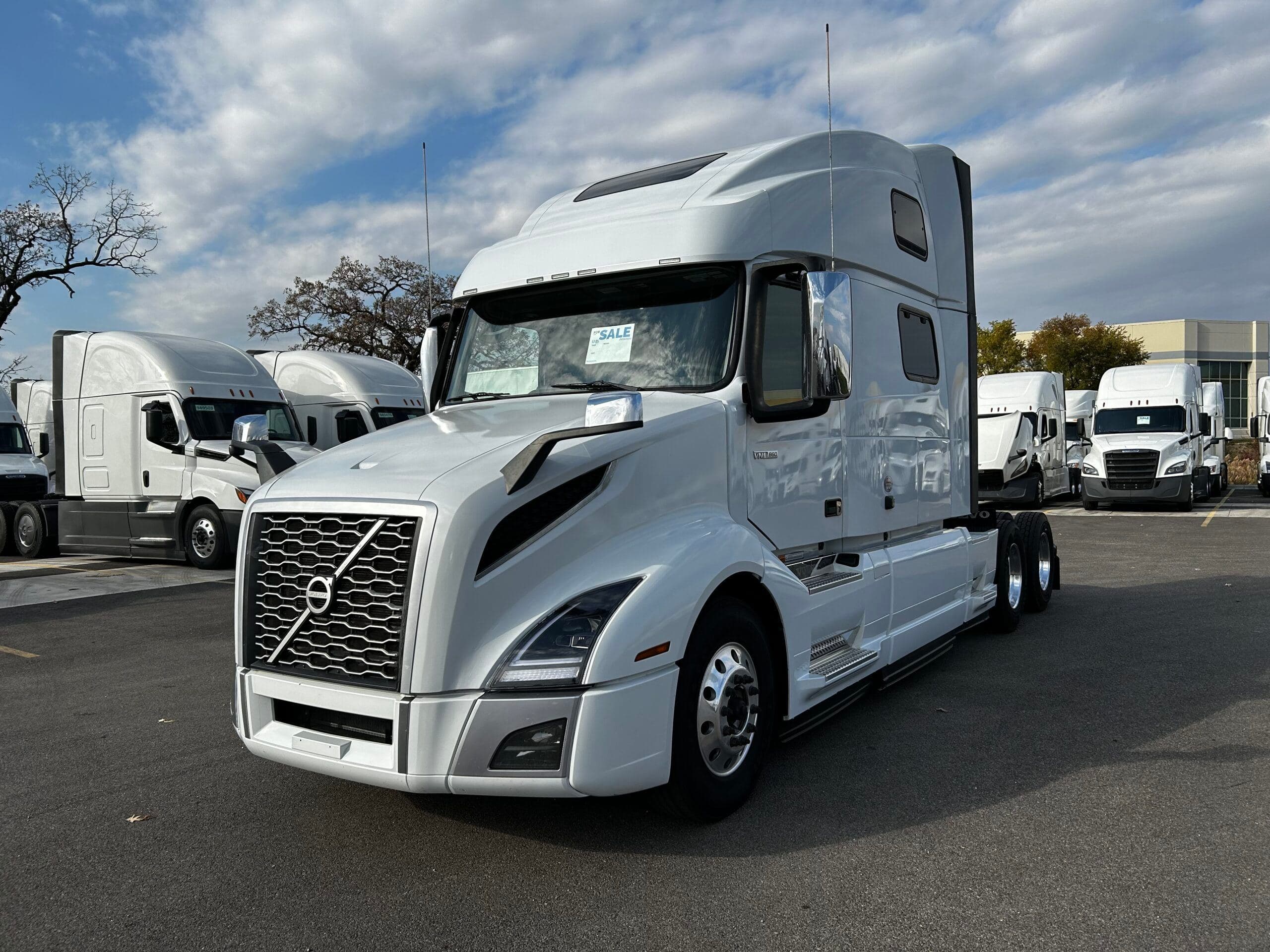2024 Volvo VNL860 image 1