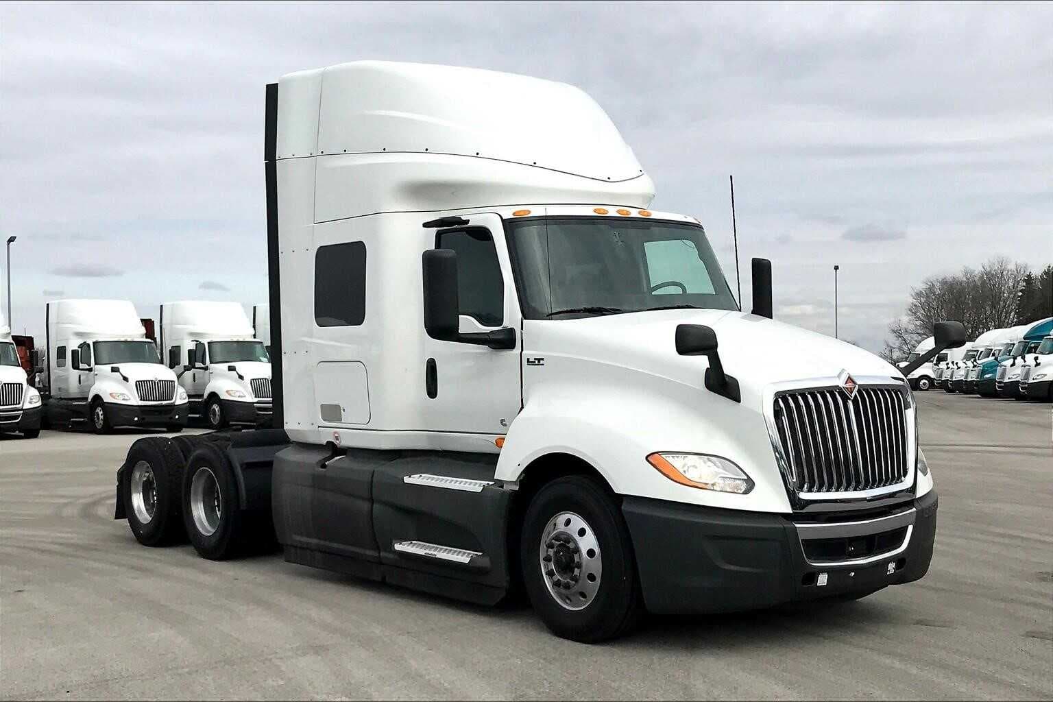 2020 International LT625 image 1