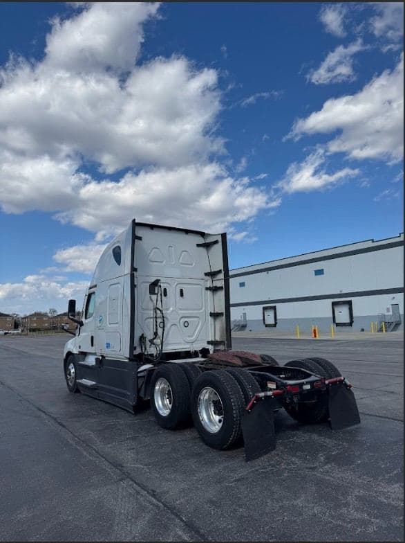 2022 Freightliner Cascadia image 6