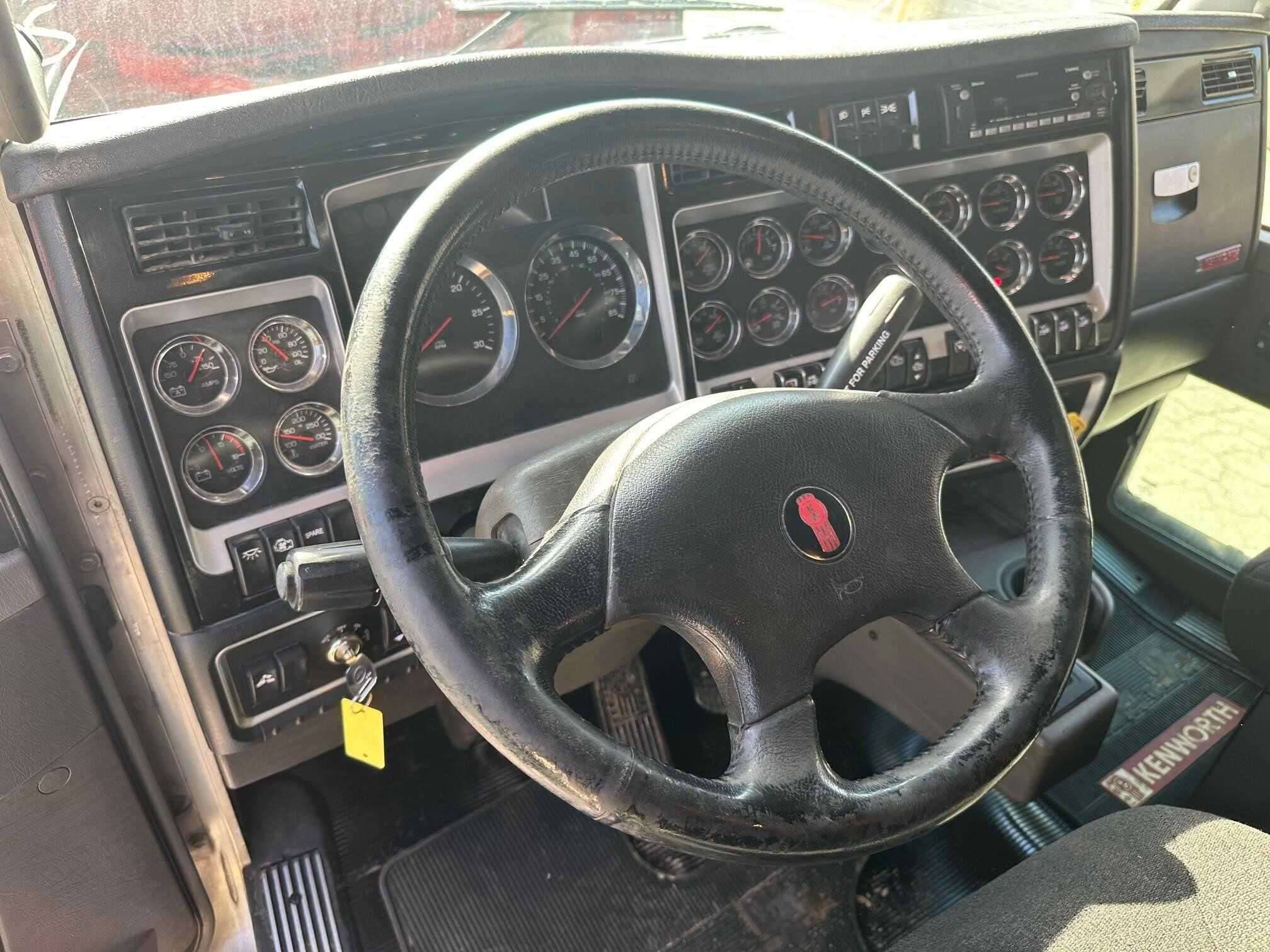 1992 Kenworth T800 image 14