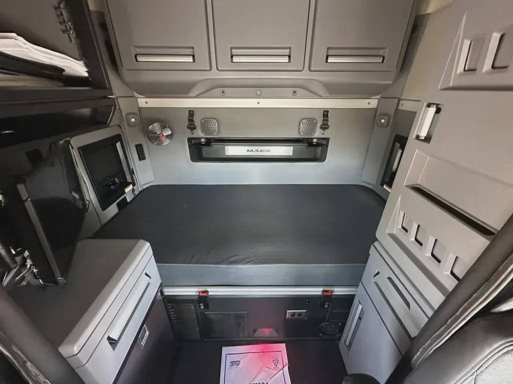 Used 2021 MACK Conventional - Sleeper Truck image 10