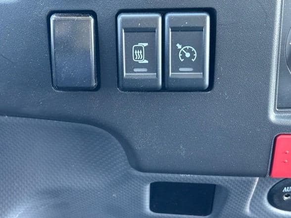 2025 Isuzu NRR image 18