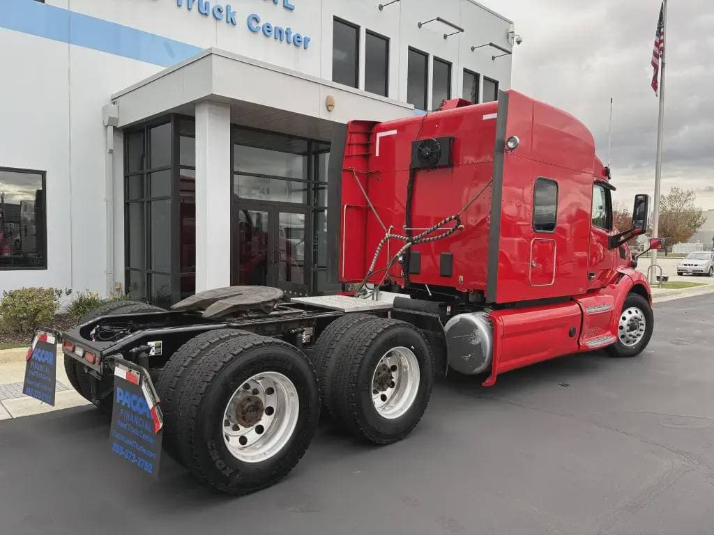 2022 Peterbilt 579 image 4