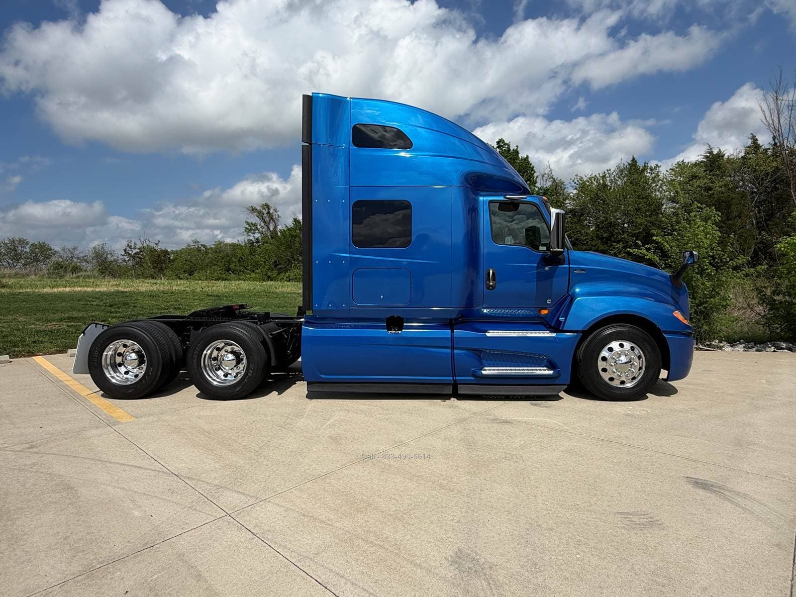 2020 International LT625 image 2