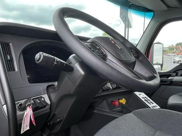 2025 Kenworth T880 image 16