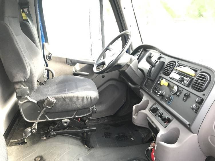 2021 Freightliner M2 image 8