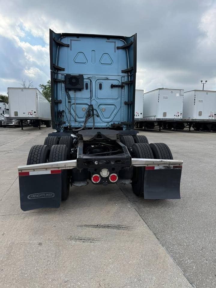 2020 Freightliner Cascadia image 4