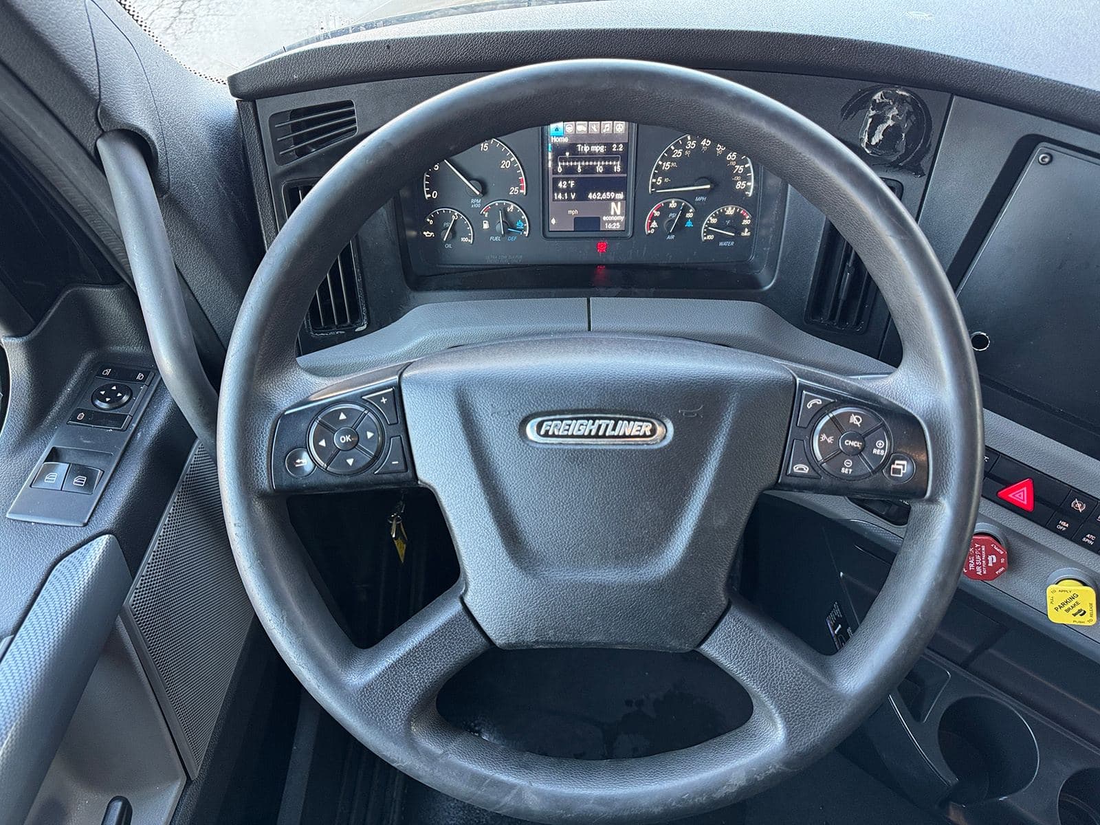 2022 Freightliner Cascadia image 12