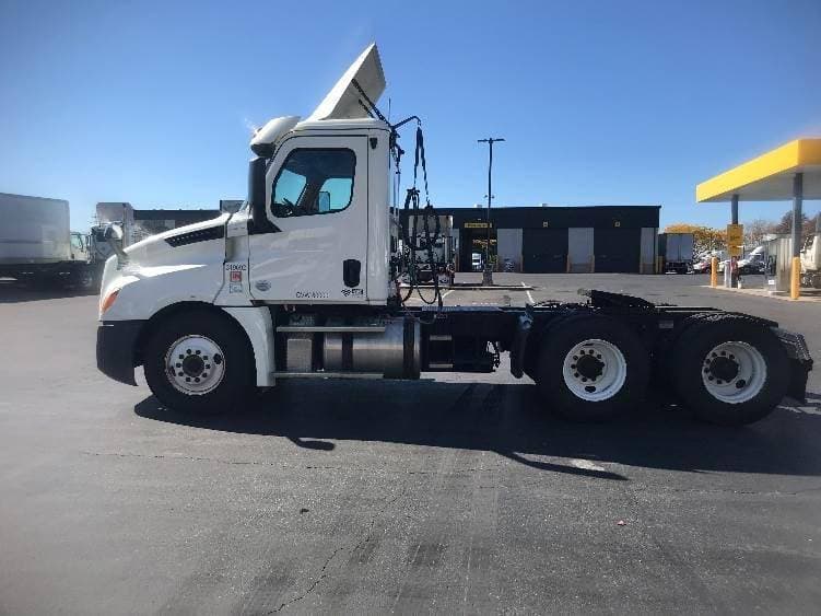 2018 Freightliner Cascadia image 3