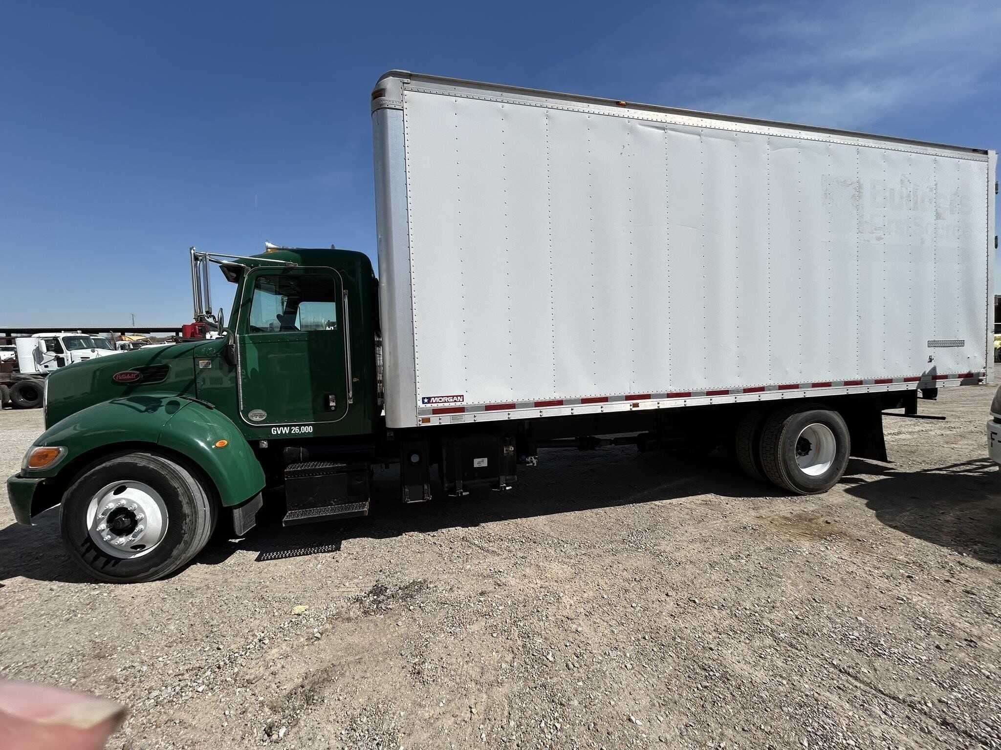 Peterbilt 2014 337 image 3