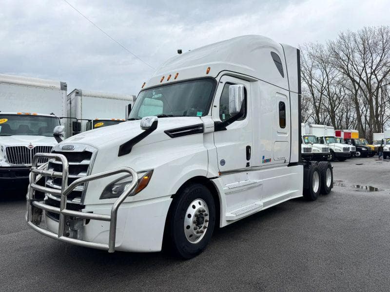 2021 Freightliner Cascadia image 2