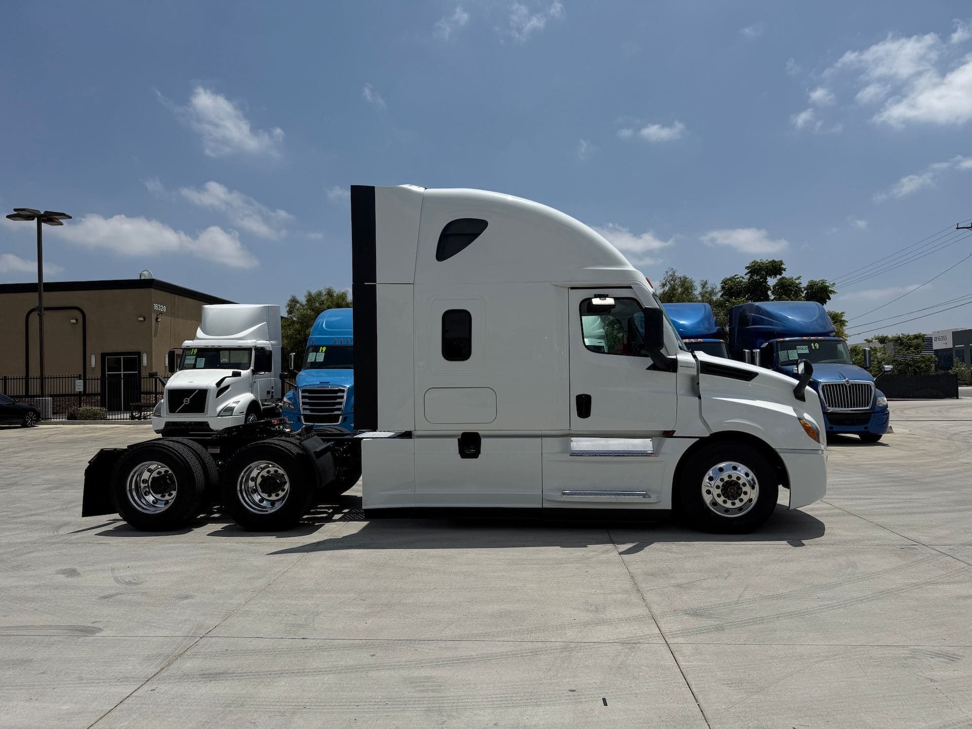 2021 Freightliner Cascadia 126 image 4