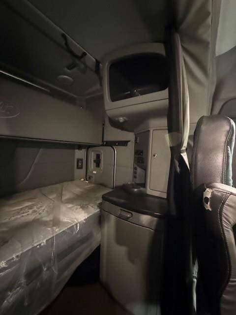 2017 Peterbilt 579 image 7