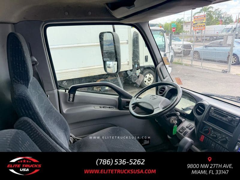 2018 Hino 195 image 17