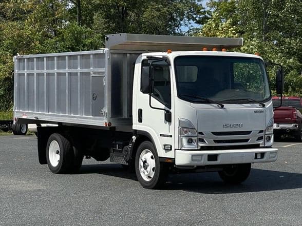 2024 Isuzu NRR image 2