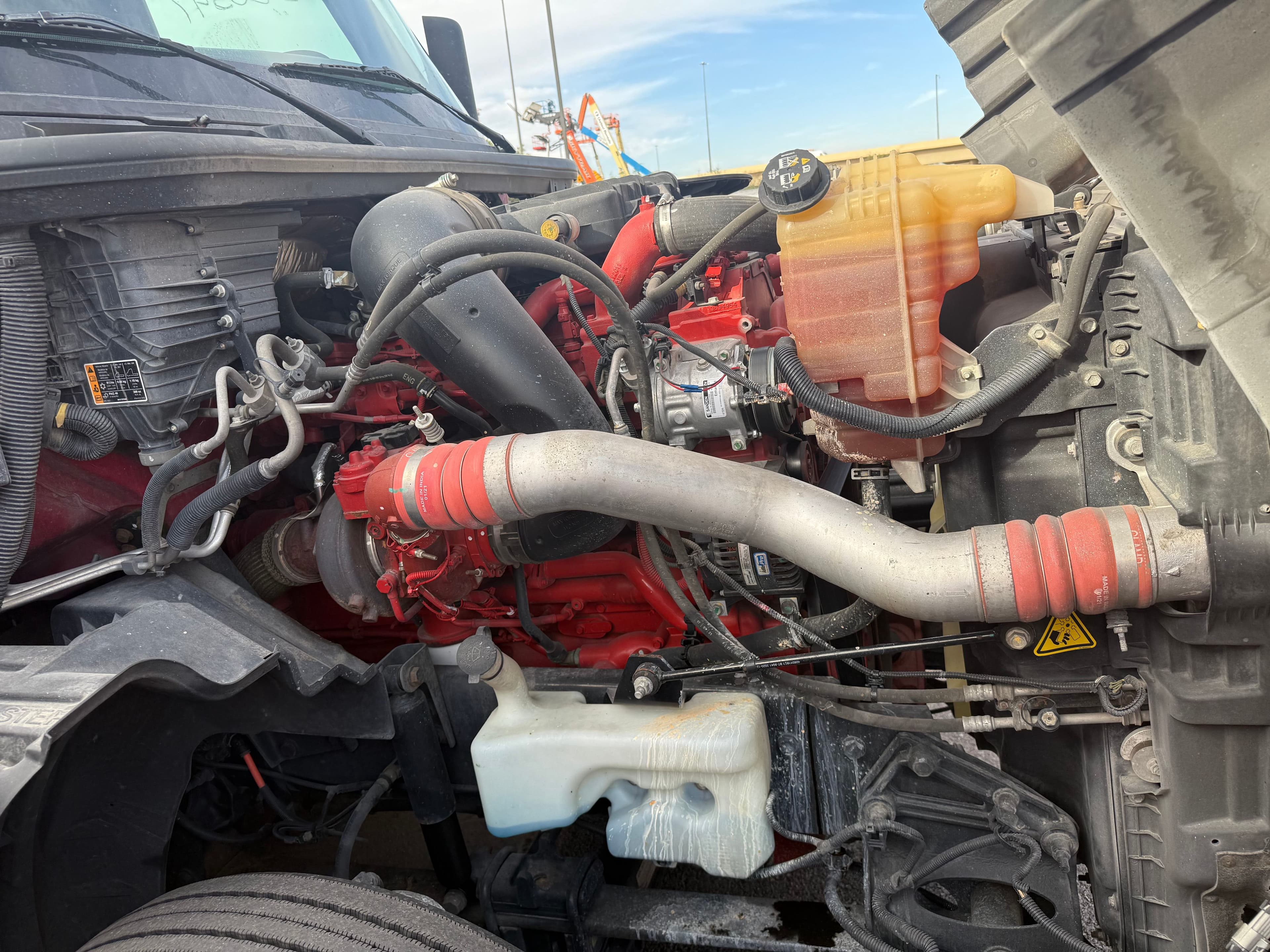 2022 International LT625 image 12