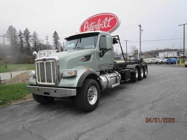 2020 Peterbilt 567 image 1