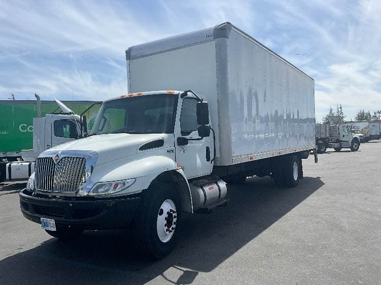 2022 International MV607 Box Truck - 220HP, 6 Speed Automatic, Roll up Door image 3
