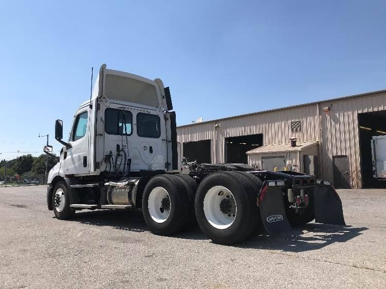 2021 Freightliner Cascadia image 6