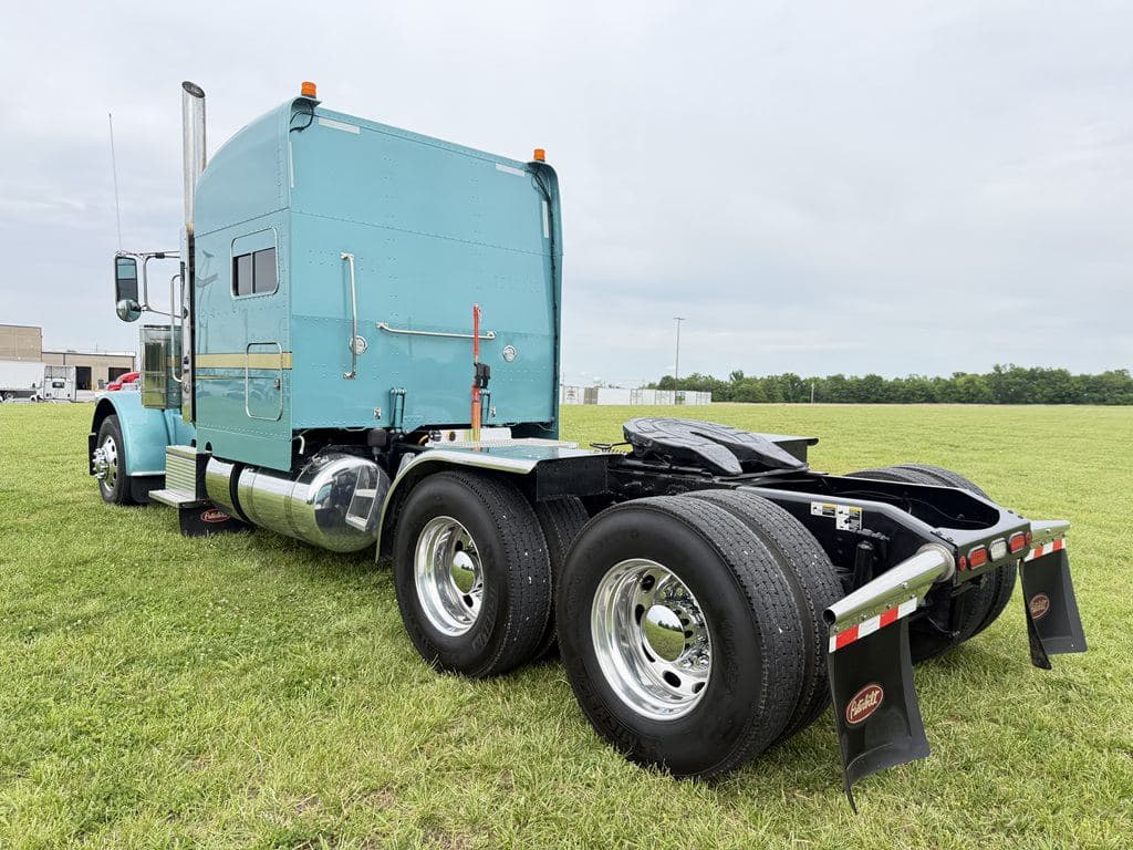 Used 2024 PETERBILT 389 image 4