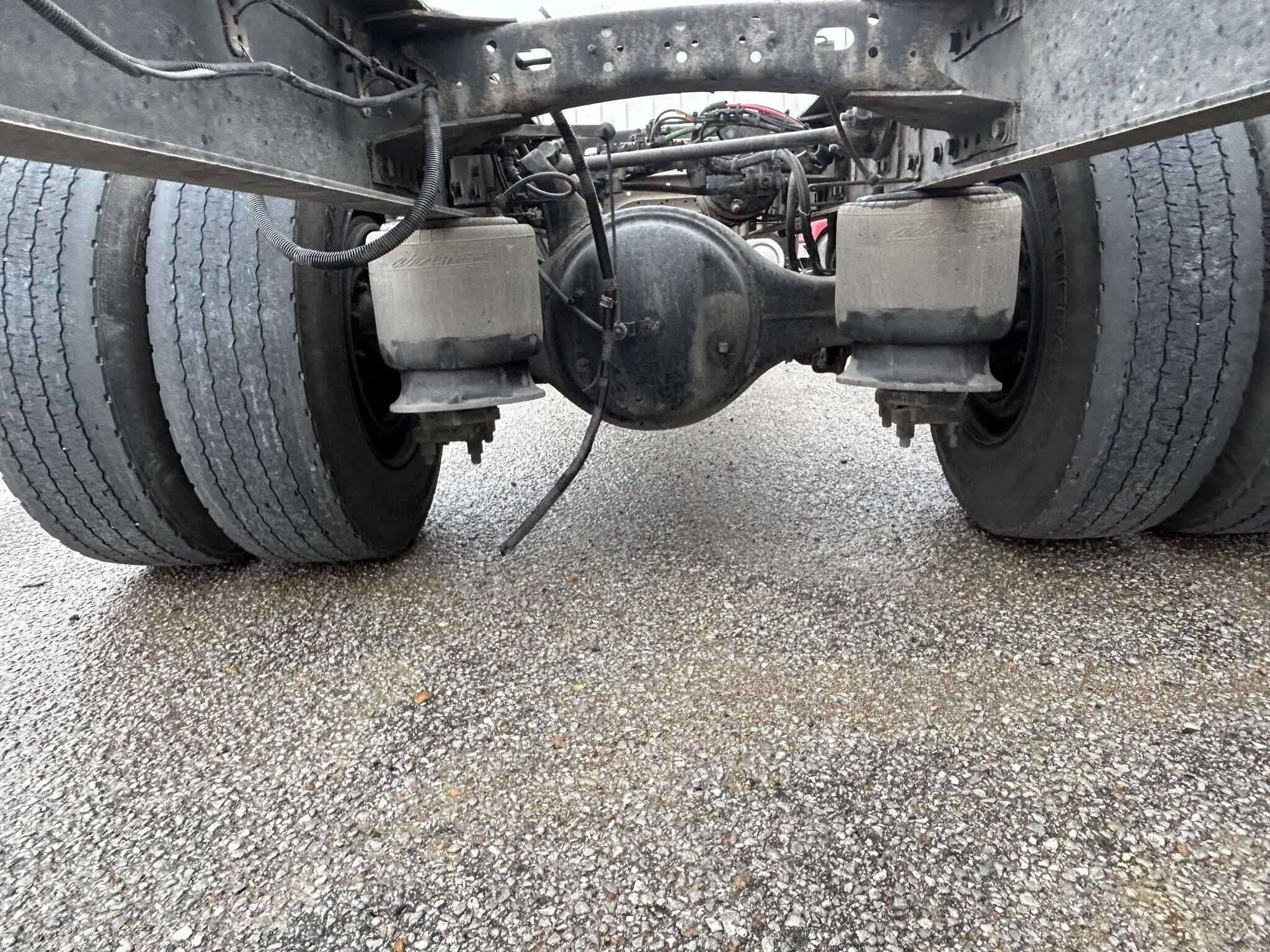 2018 Freightliner M2 image 10