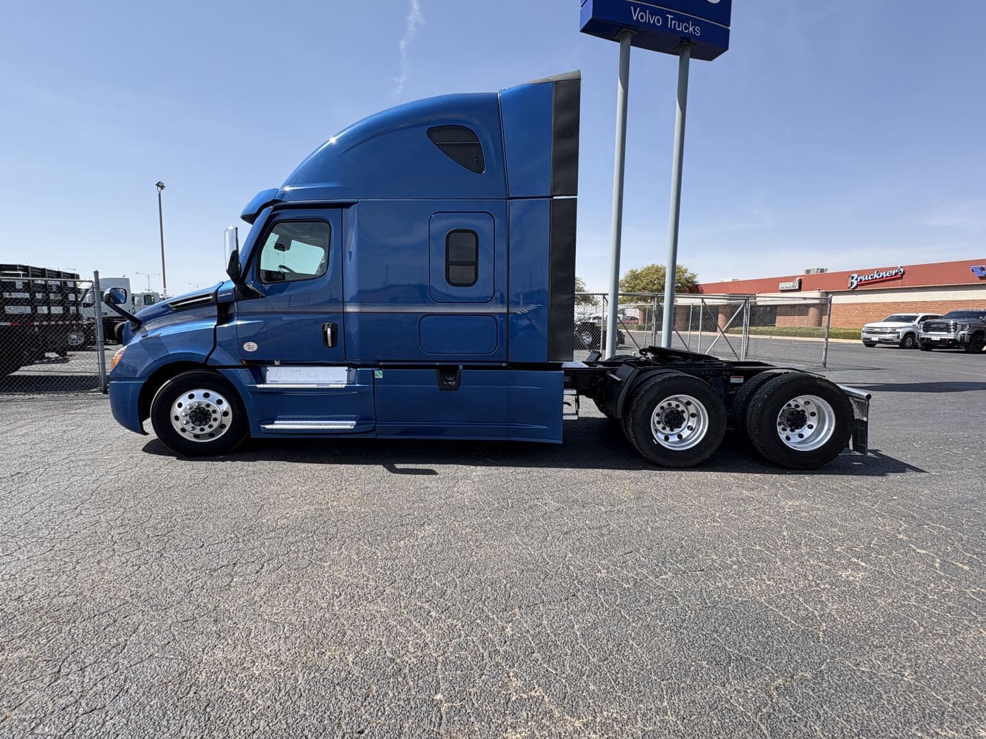 2022 Freightliner CASCADIA 126 image 6