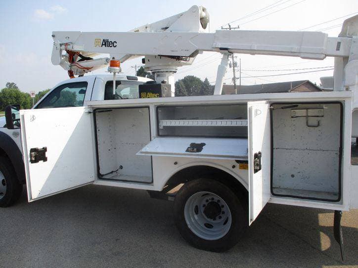 2016 Ford F-550 BUCKET TRUCK 4X4 image 17