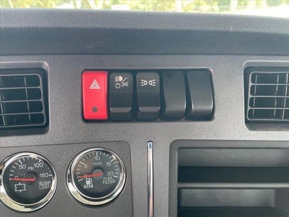 2025 Kenworth T880 image 28