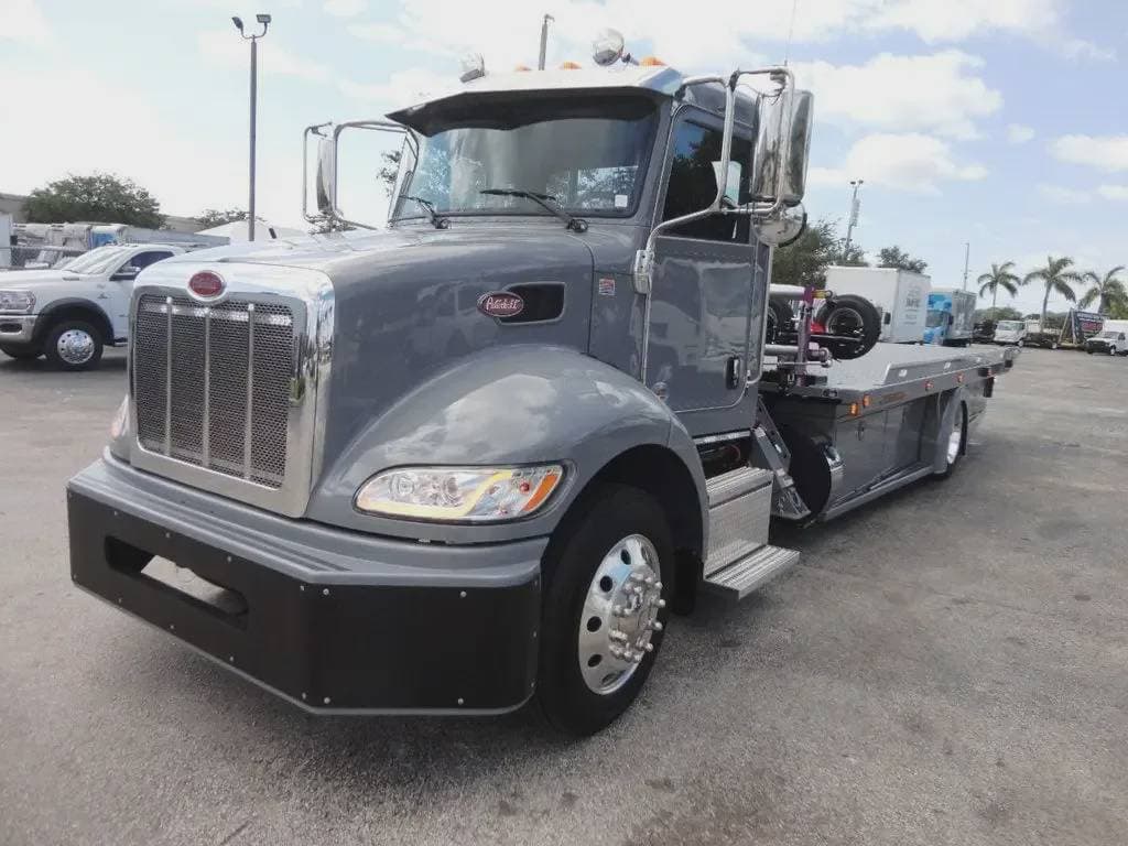 2022 Peterbilt 337 image 7