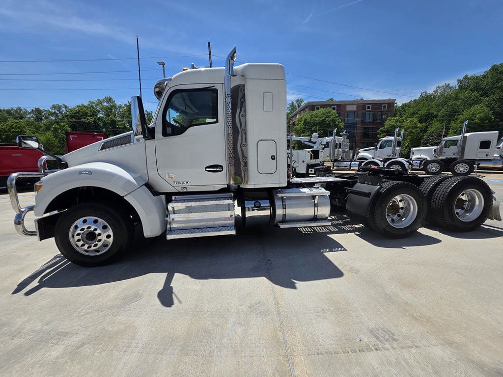 Used 2022 KENWORTH T880S image 7